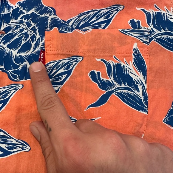 Levi’s floral short sleeve collared shirt relaxed fit - Picture 4 of 7